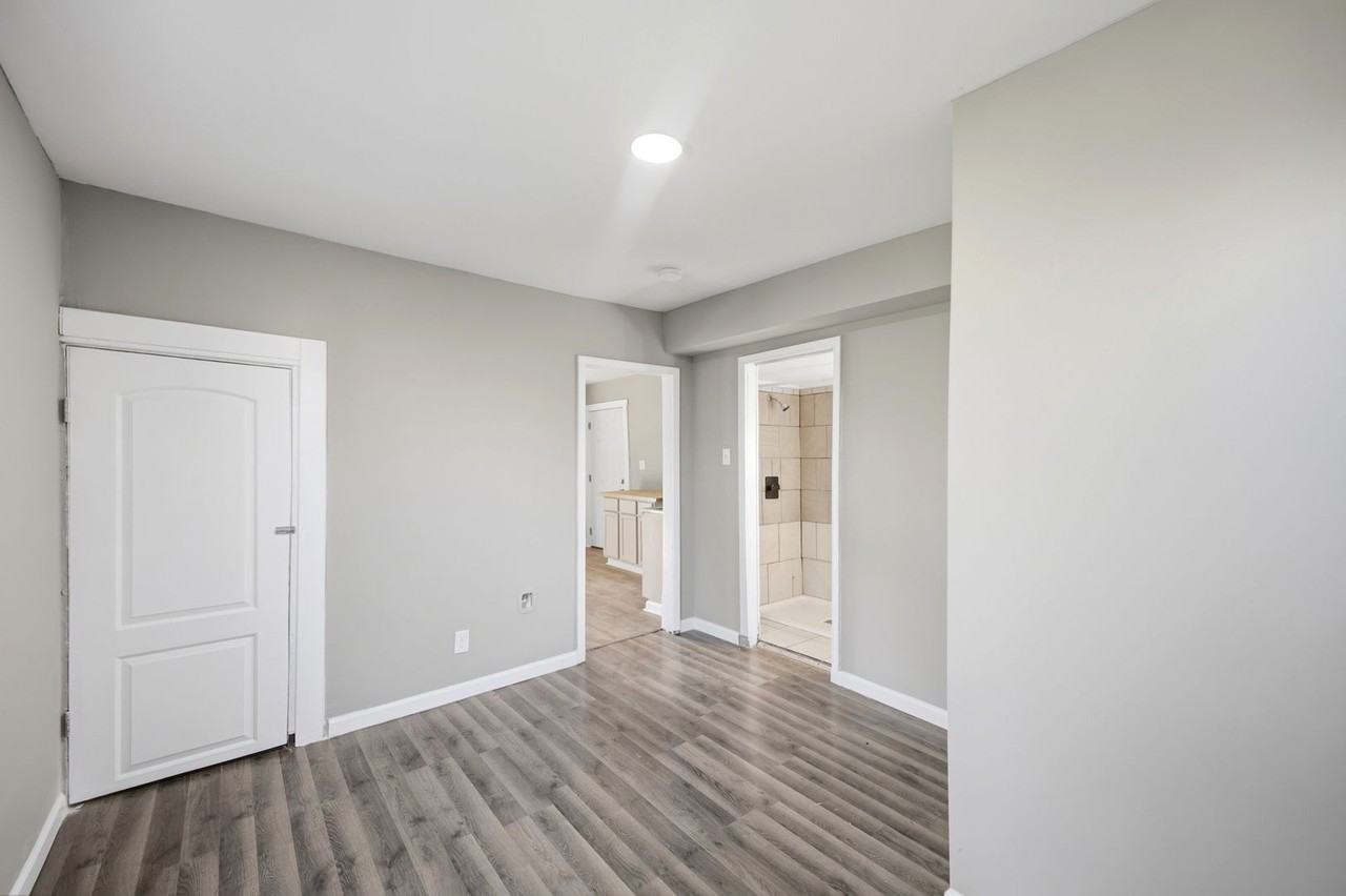 180 Hayden Ave - Photo 5 of 21