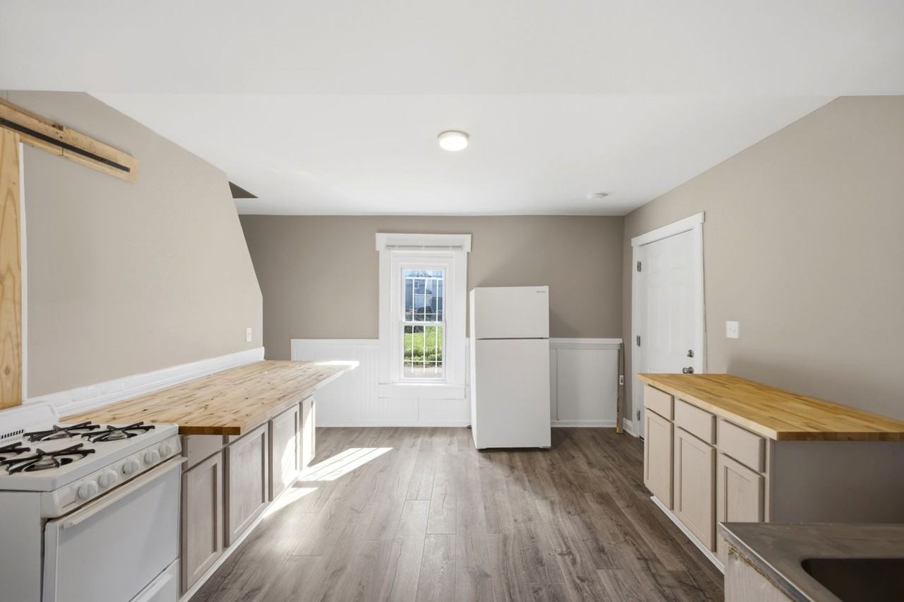 180 Hayden Ave - Photo 7 of 21