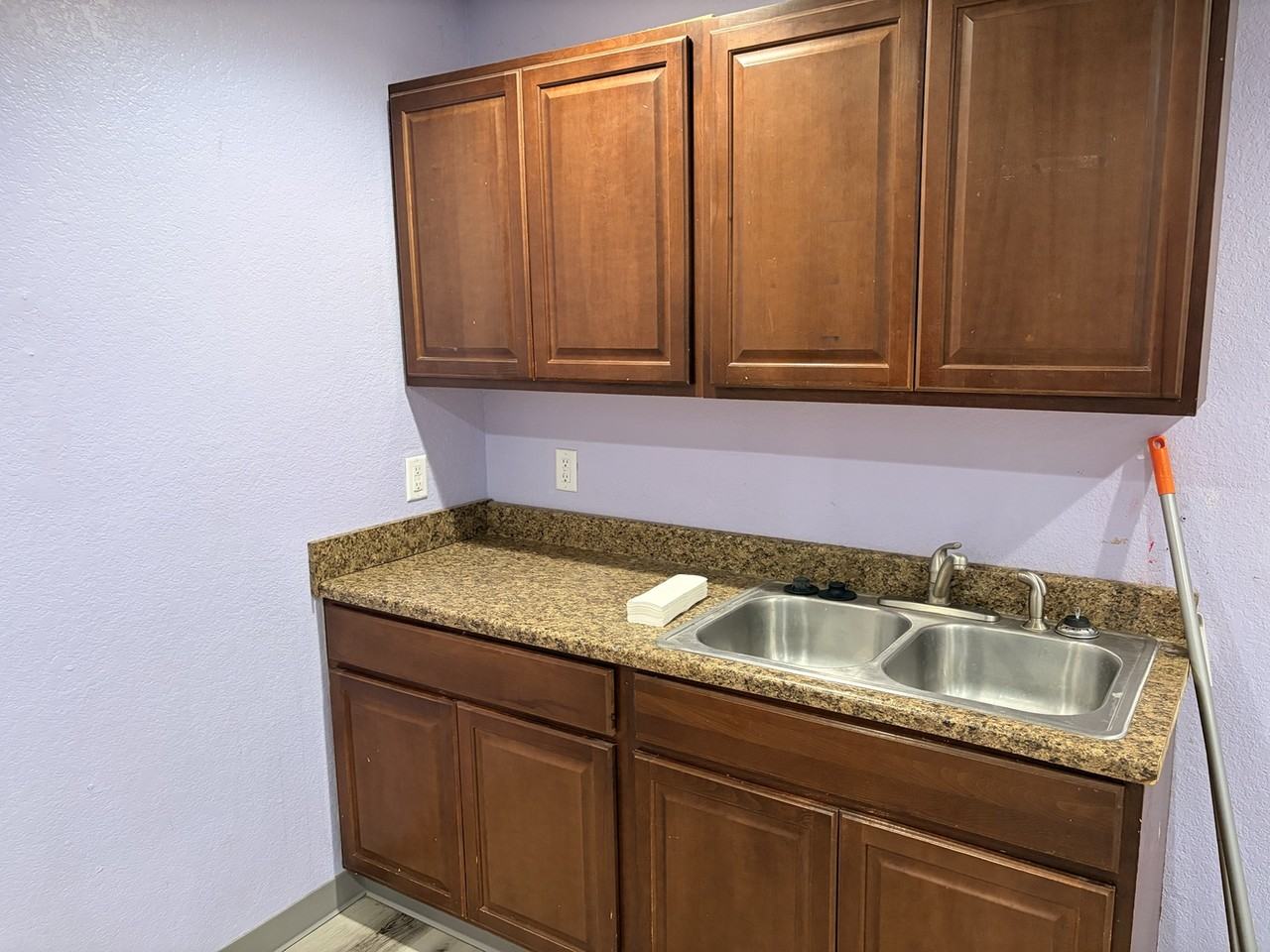 515 W Bridge St - Photo 5 of 10