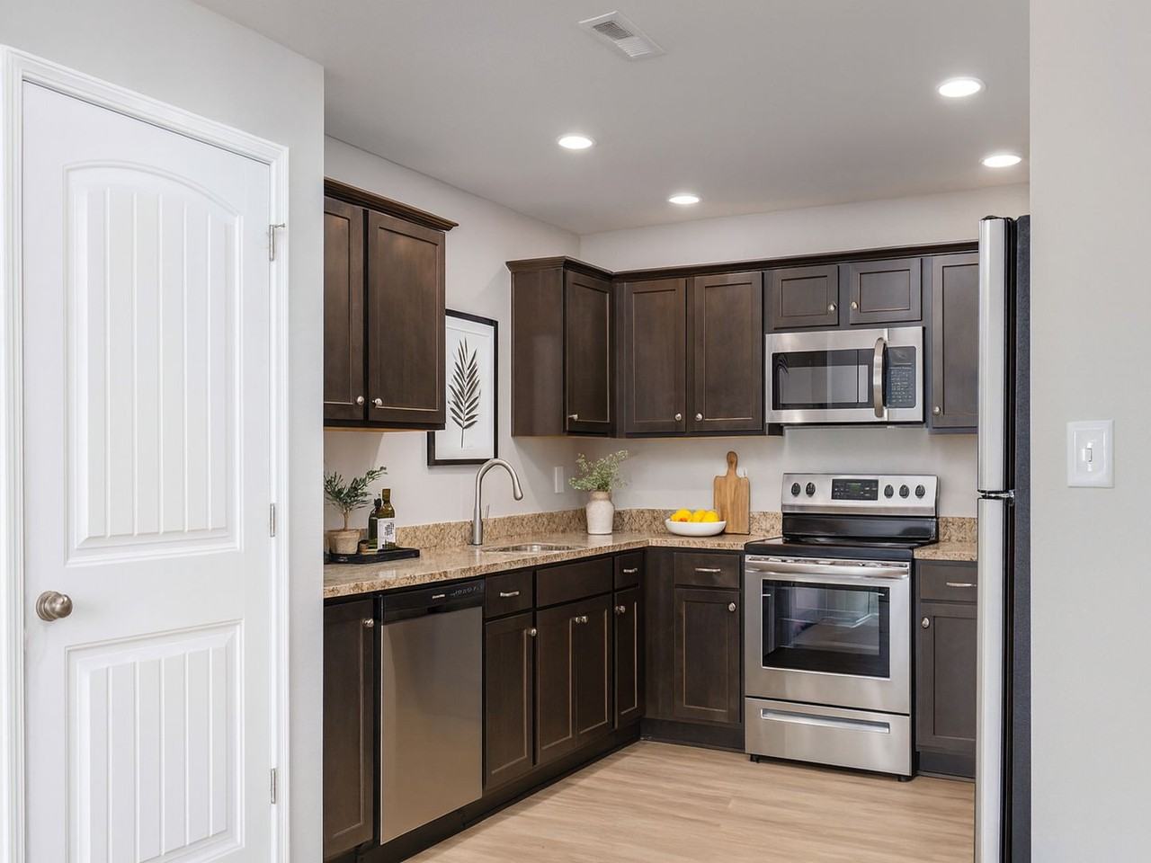 115 Sw Marigold St - Photo 5 of 24