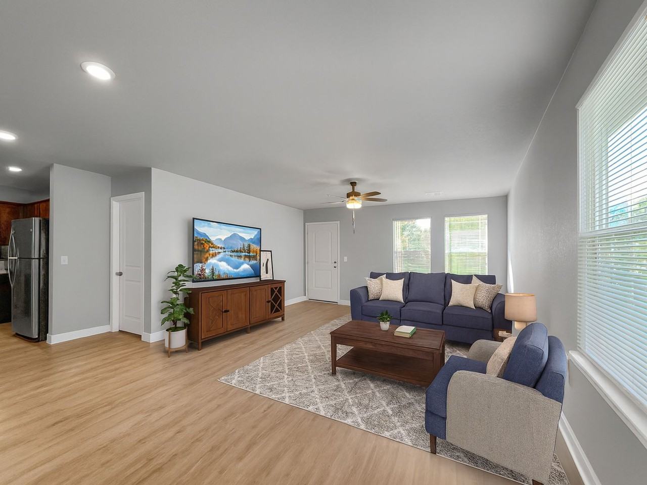 115 Sw Marigold St - Photo 7 of 24