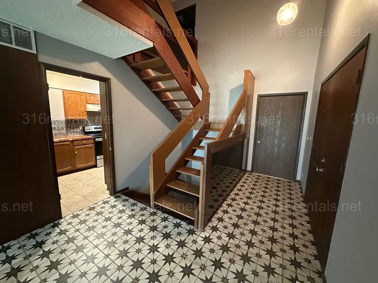 866 N Nims St - Photo 4 of 24