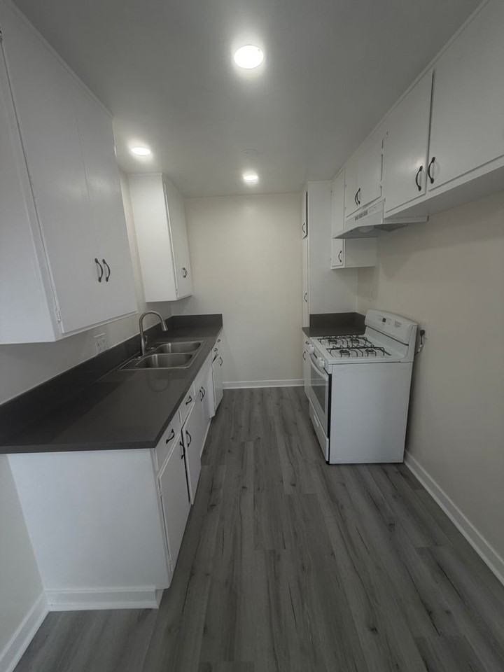 7908-7914 Duchess Dr - Photo 2 of 7