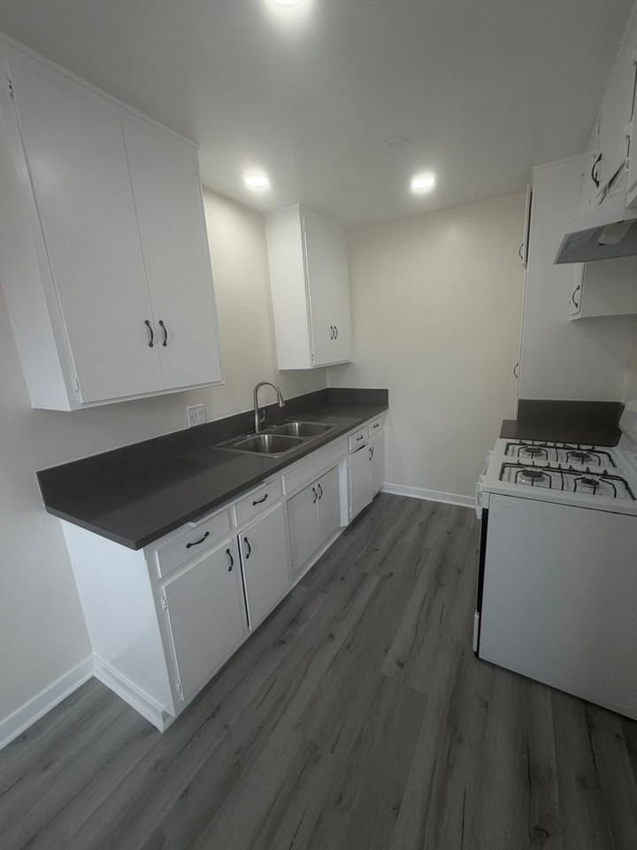 7908-7914 Duchess Dr - Photo 3 of 7