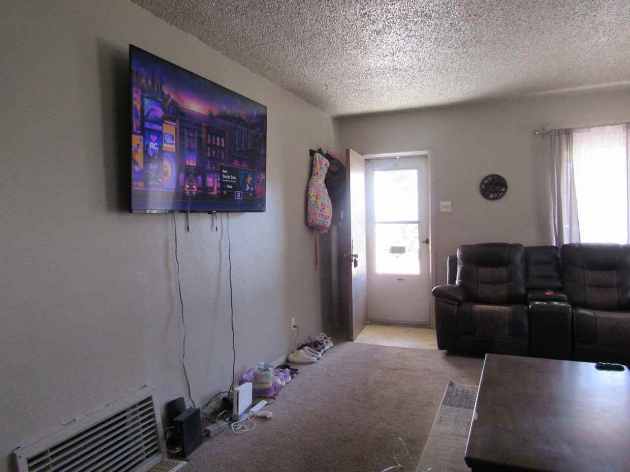 226 N Lennox St - Photo 2 of 11