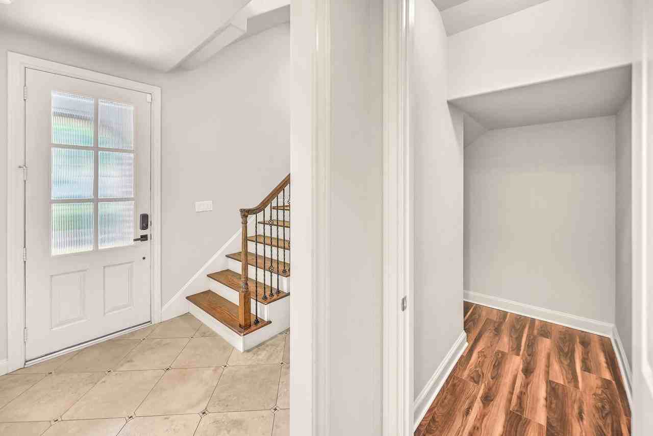 9644 Knight Rd - Photo 3 of 29