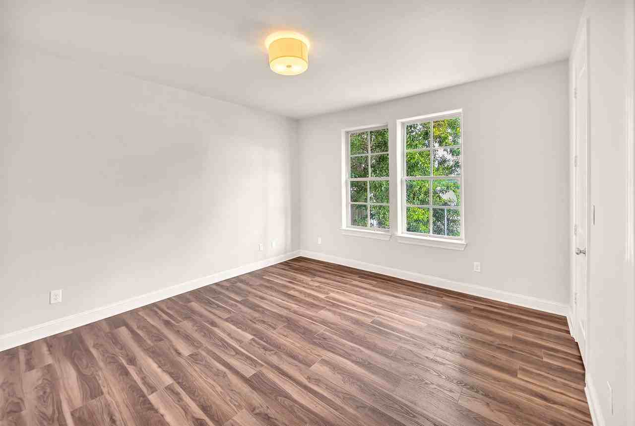 9644 Knight Rd - Photo 6 of 29