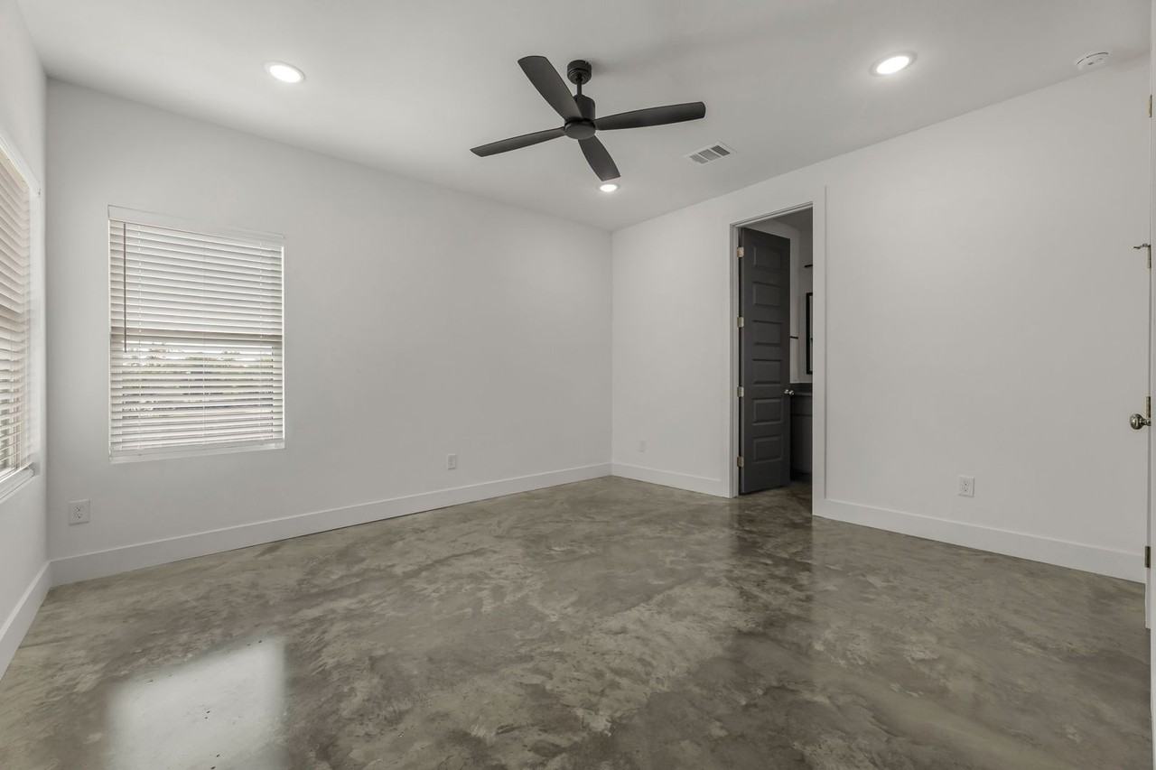 4136 Jeanne Dr - Photo 4 of 14