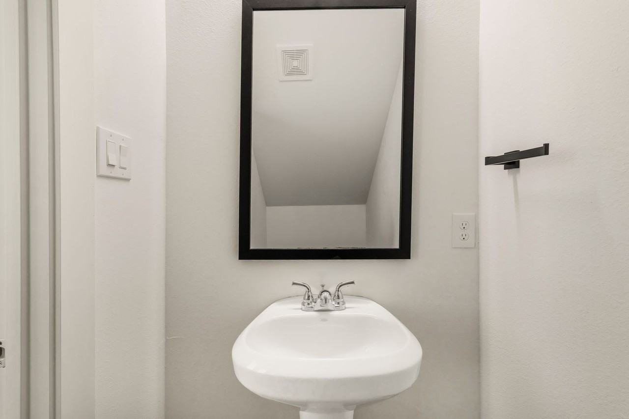 4136 Jeanne Dr - Photo 5 of 14