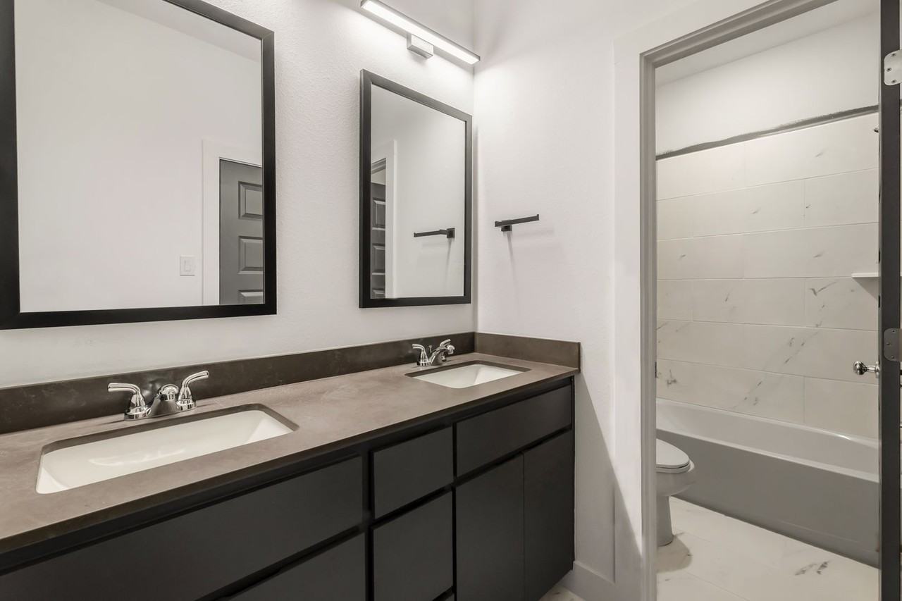 4136 Jeanne Dr - Photo 6 of 14