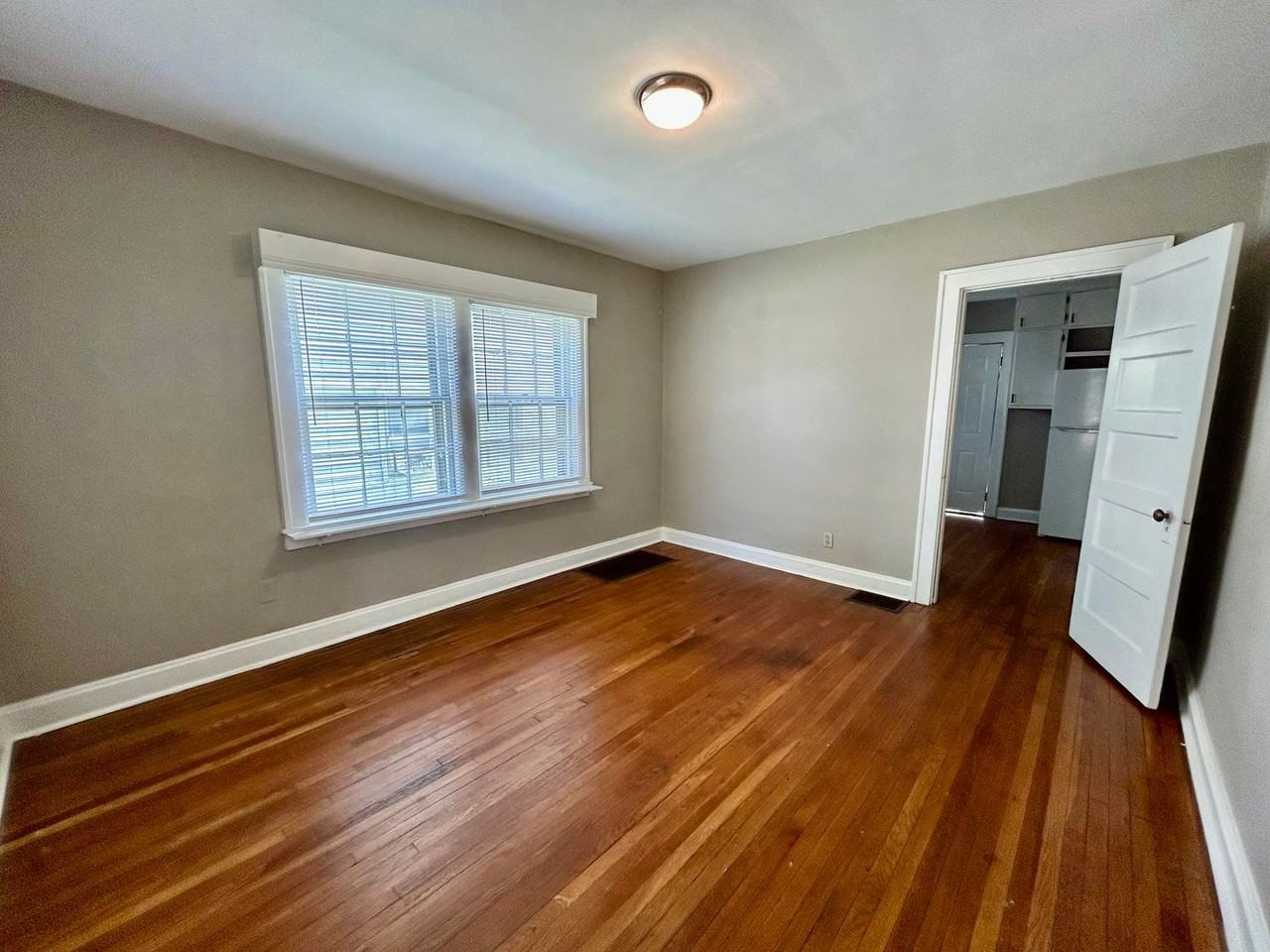 321 S 3rd St - Photo 4 of 21