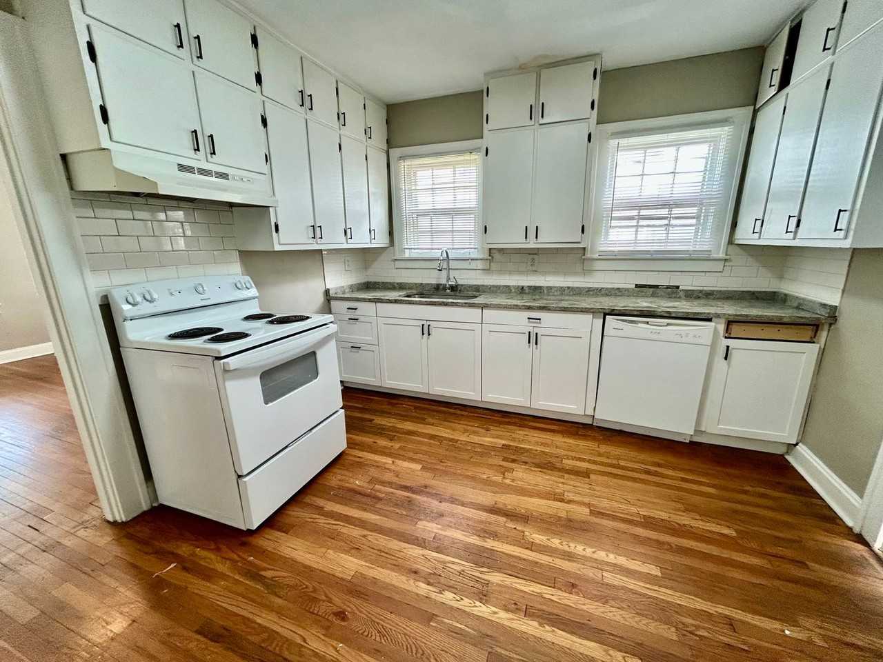 321 S 3rd St - Photo 6 of 21