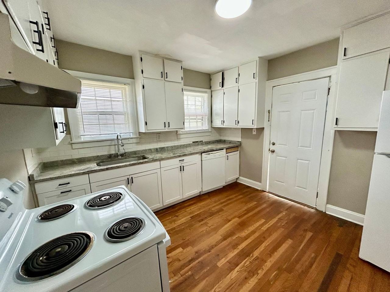 321 S 3rd St - Photo 7 of 21