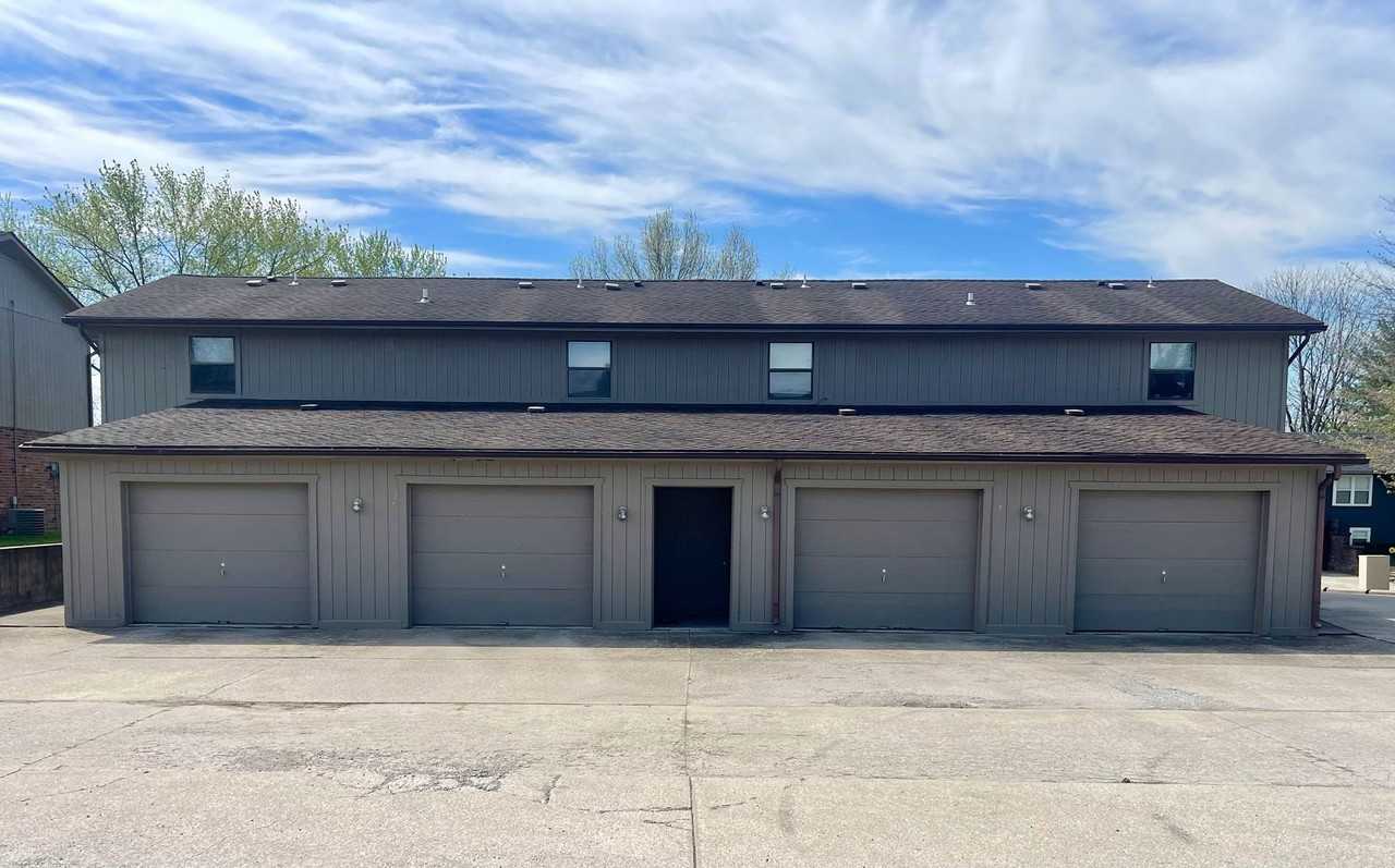 4609 W Millbrook Dr - Photo 2 of 3