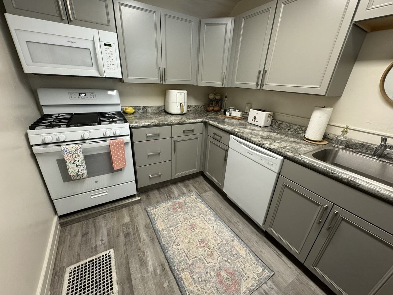 529 Iowa Ave #1 - Photo 5 of 26