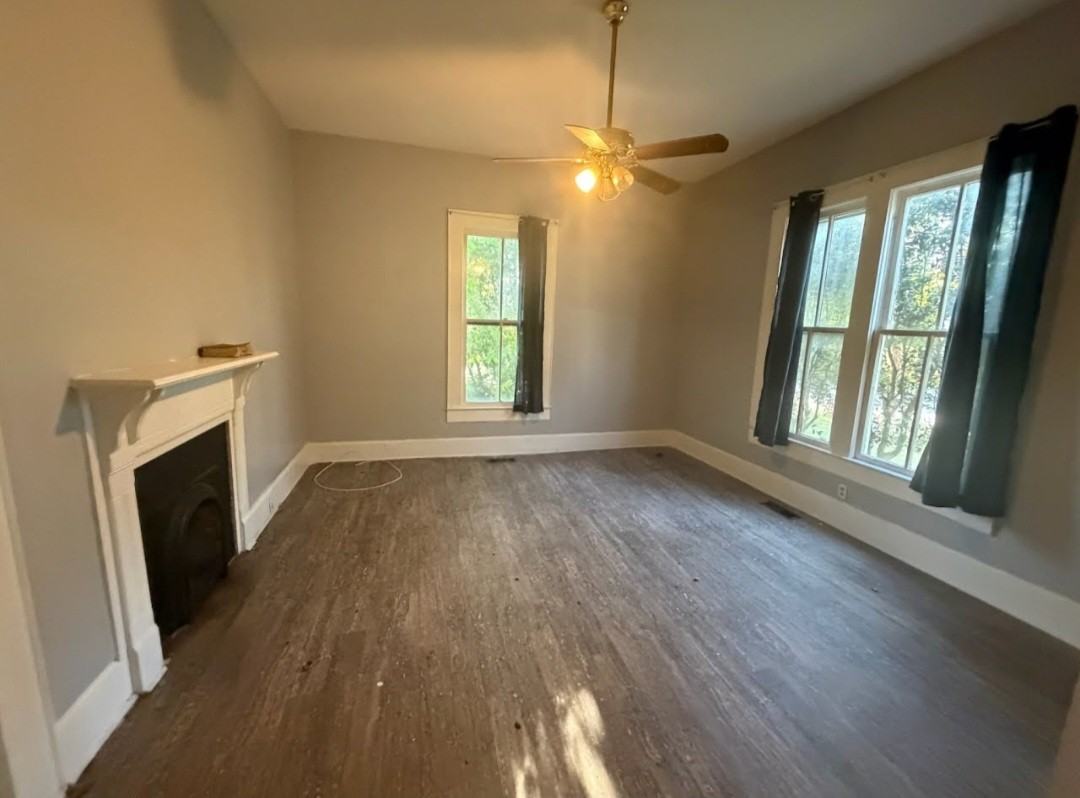 832 Richmond St - Photo 2 of 11