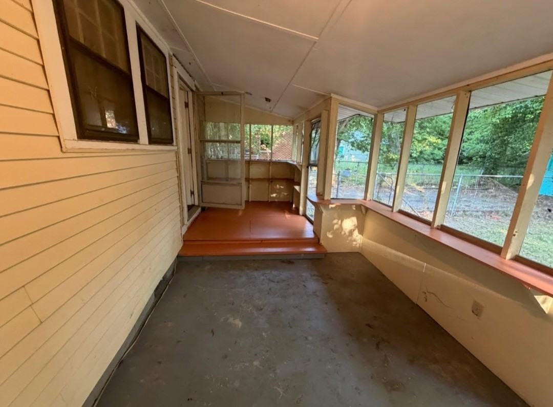 832 Richmond St - Photo 4 of 11