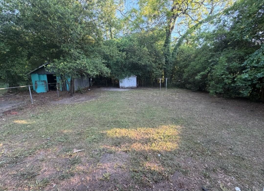 832 Richmond St - Photo 6 of 11