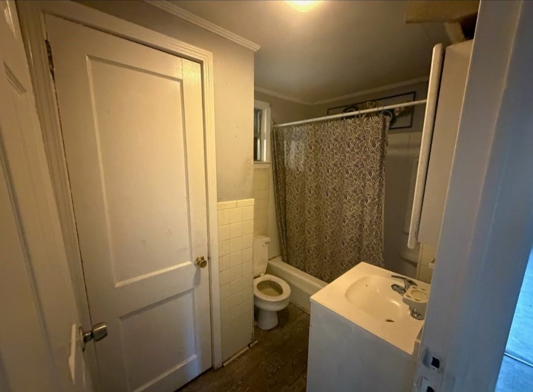 832 Richmond St - Photo 7 of 11