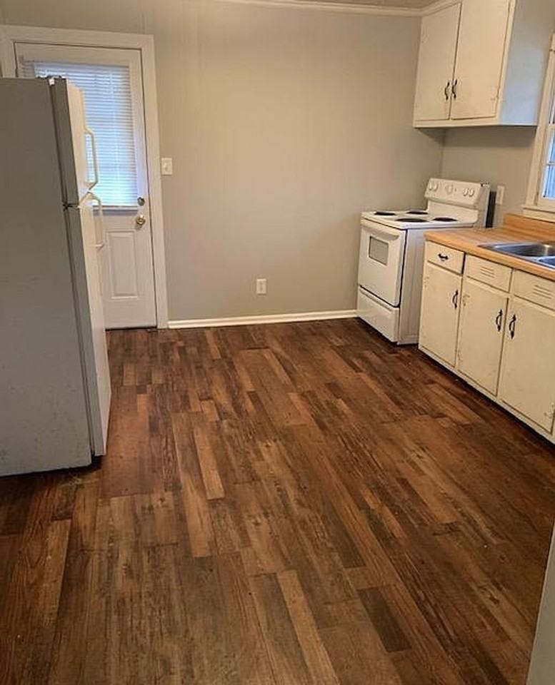 60 Jefferson St - Photo 4 of 7