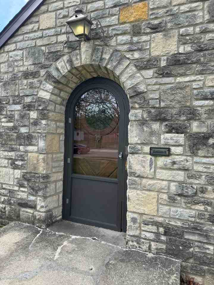 1659 Tremont Rd - Photo 3 of 33