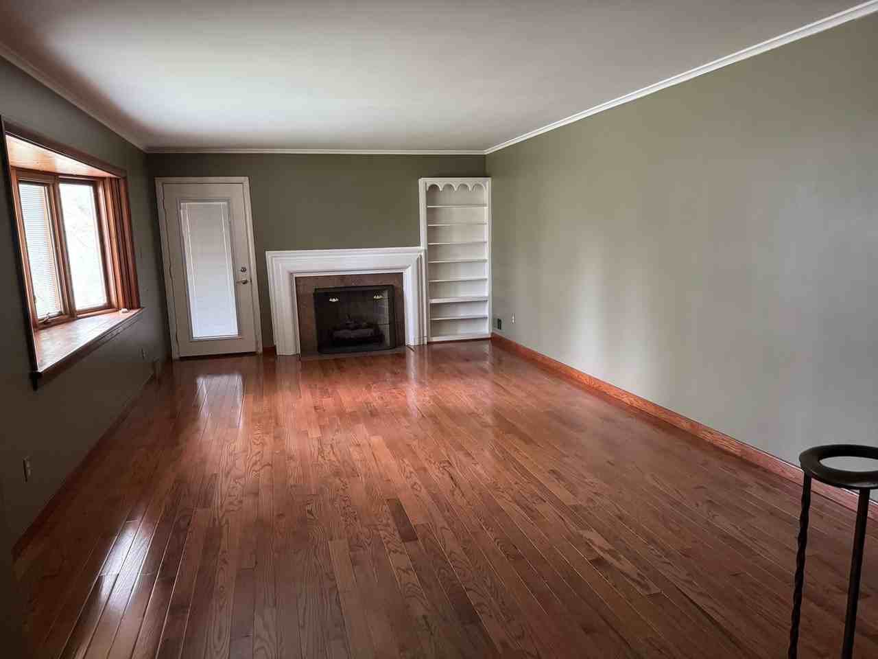 1659 Tremont Rd - Photo 4 of 33