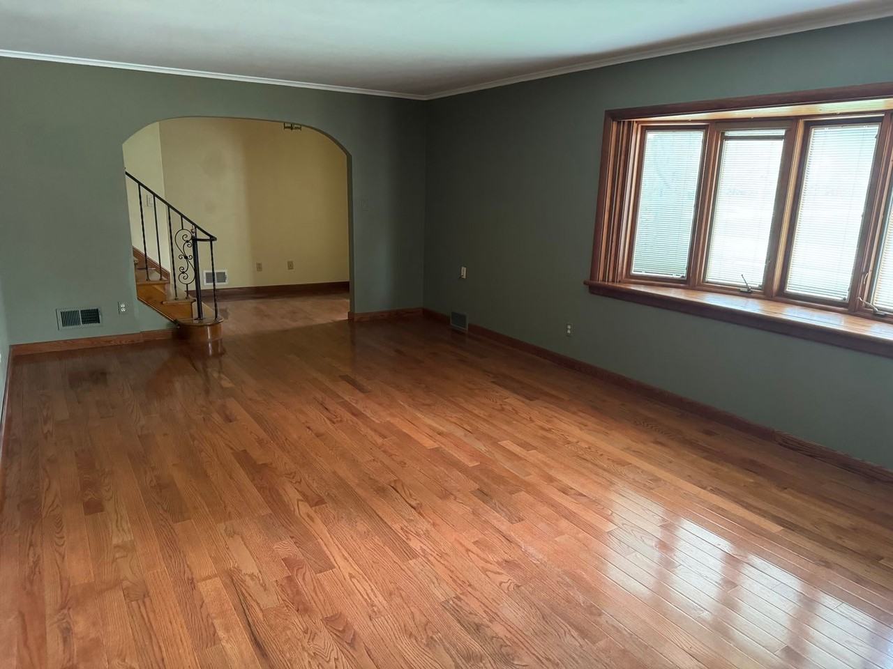 1659 Tremont Rd - Photo 6 of 33