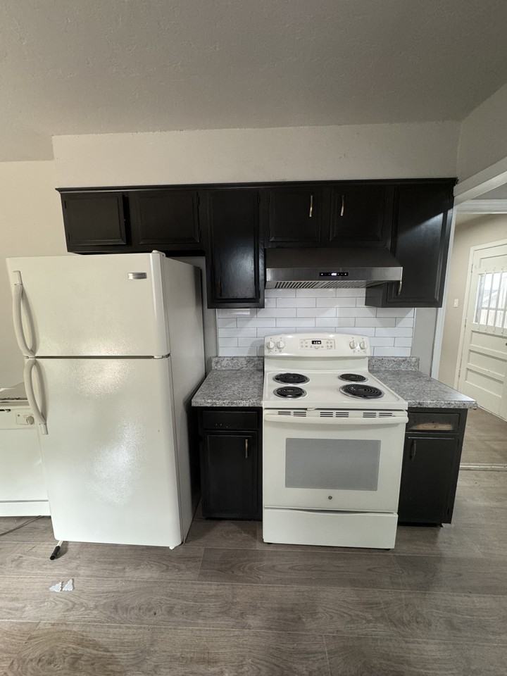 5004 Brookdale St - Photo 5 of 16