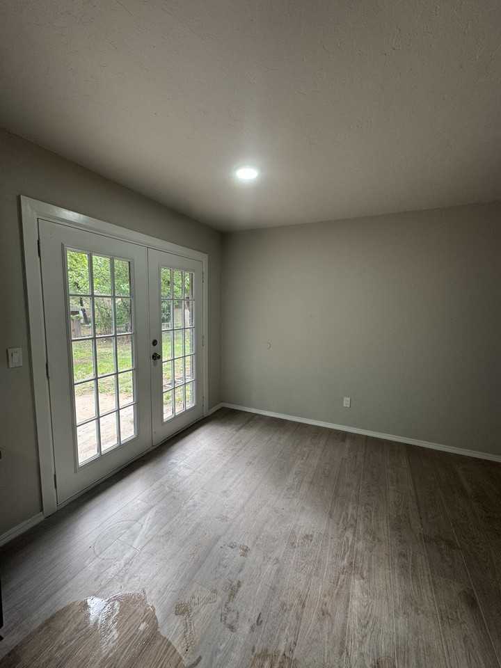 5004 Brookdale St - Photo 6 of 16