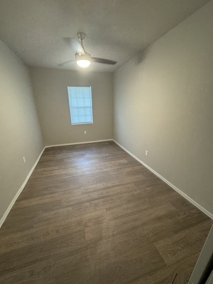 5004 Brookdale St - Photo 7 of 16