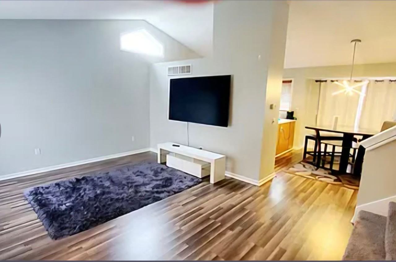 5665 E Grove Dr Se - Photo 2 of 15