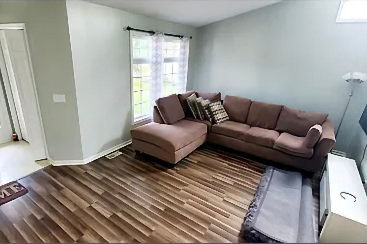 5665 E Grove Dr Se - Photo 3 of 15