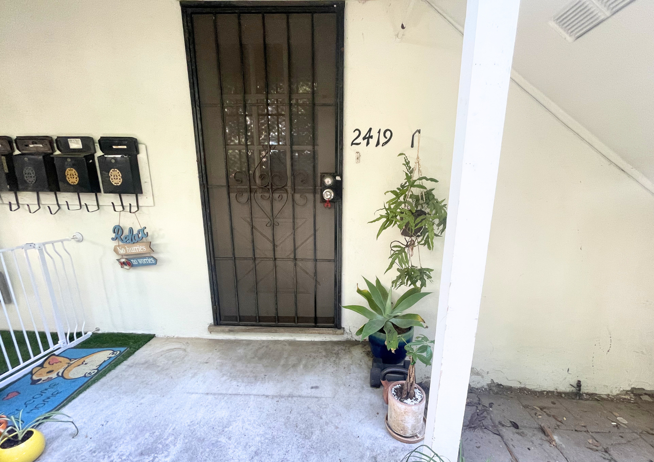 2415 1st Ave - Photo 4 of 19