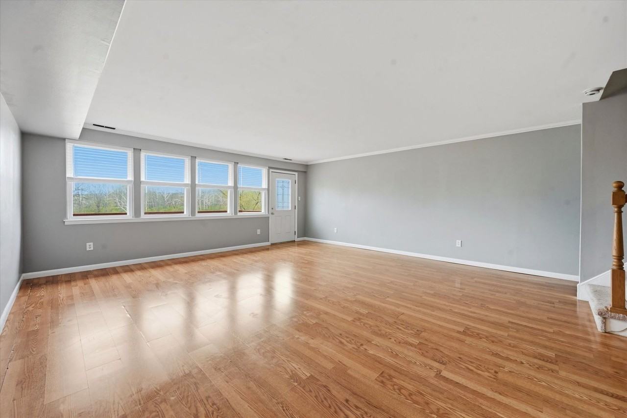 323 Astor Ct - Photo 2 of 29