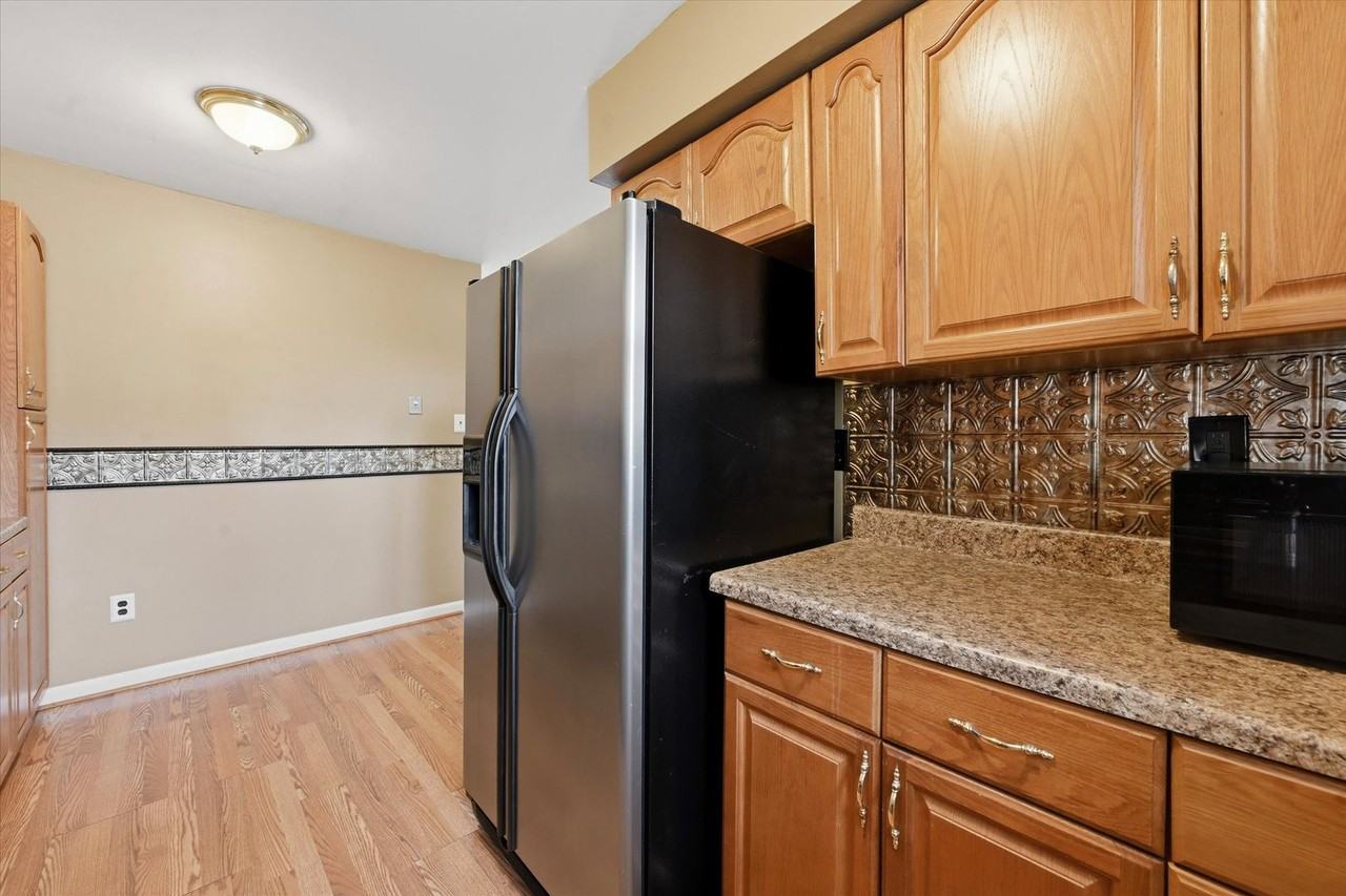 323 Astor Ct - Photo 6 of 29