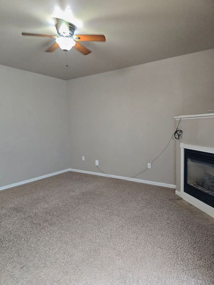 1452 S Missouri Ave - Photo 4 of 22