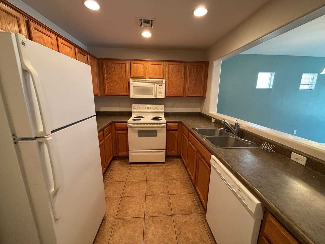 6028 S Sweet Birch Ln - Photo 4 of 17