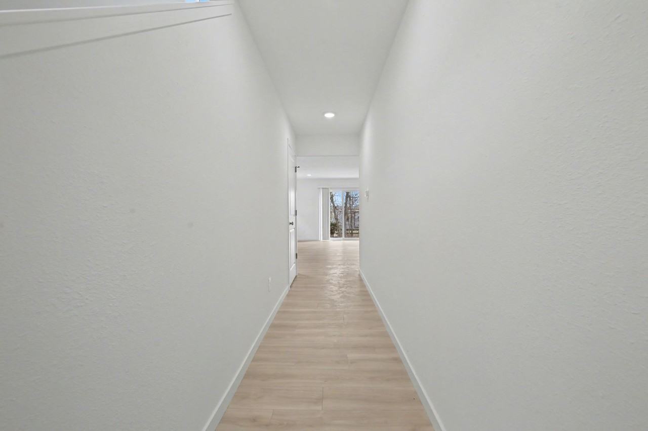 1642 Roosevelt Ct - Photo 6 of 18