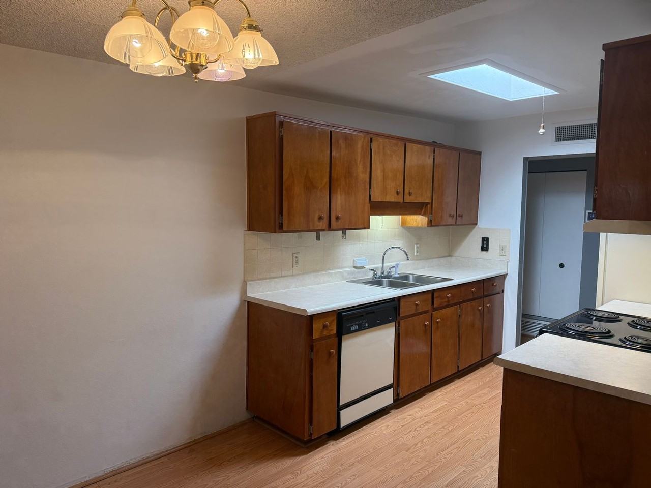 3412 S Jessica Ave - Photo 4 of 24