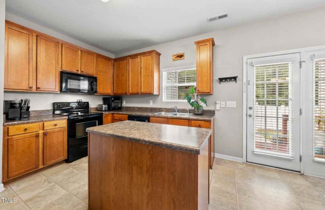 619 Laurens Way - Photo 6 of 20