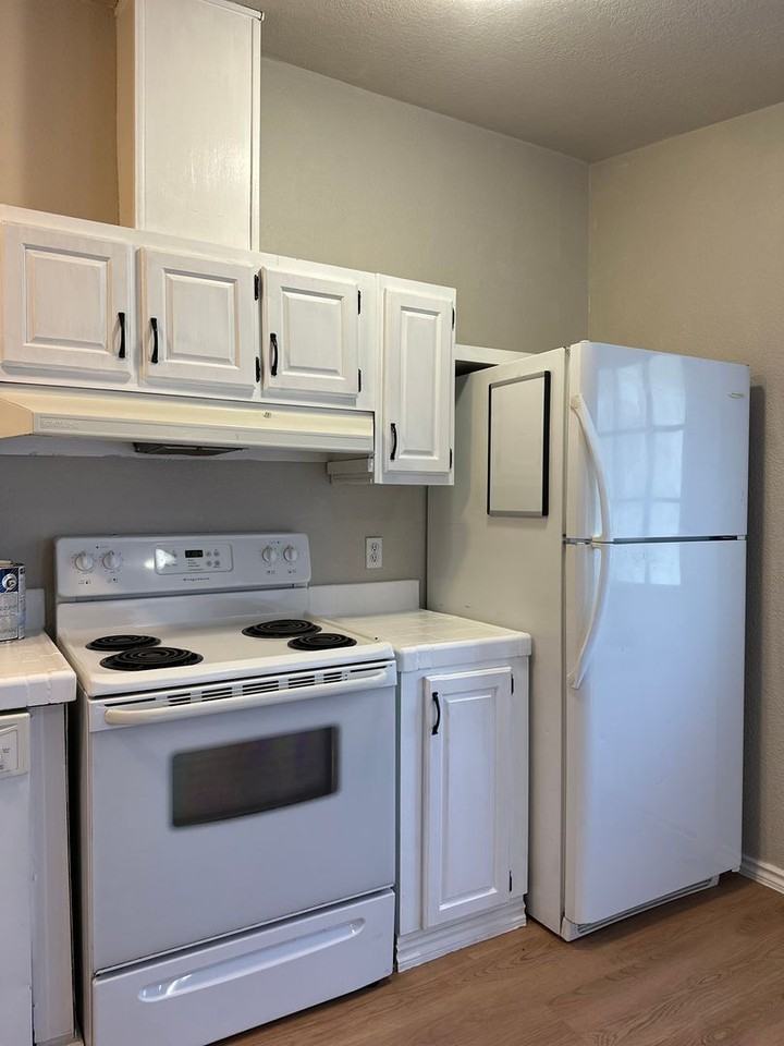 15485 Brooks Ln - Photo 3 of 50