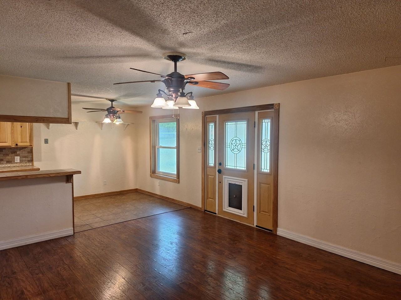 209 Hudson Ave - Photo 2 of 17