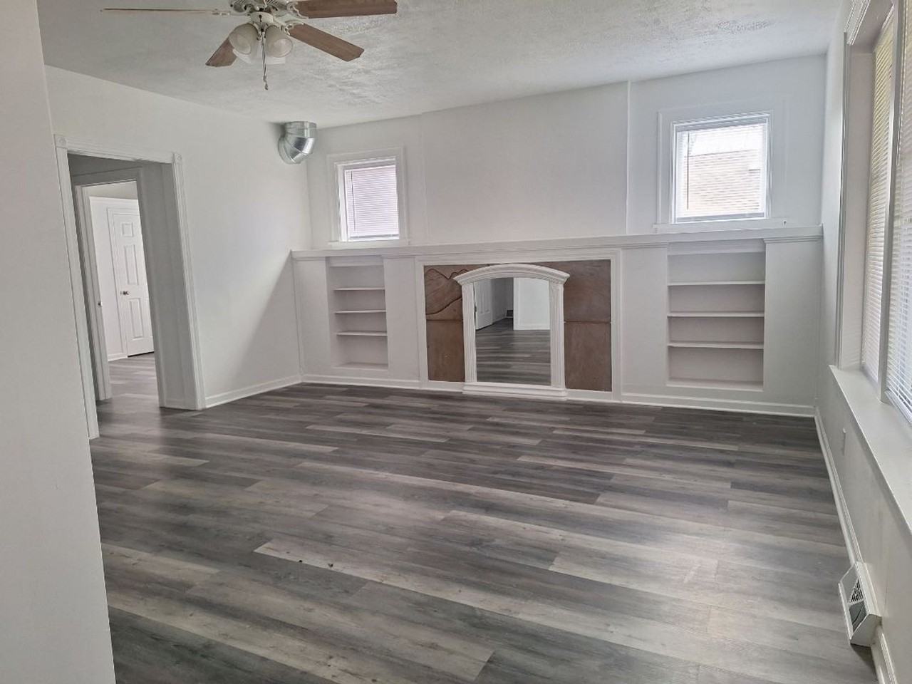 320 W 16th St - Photo 2 of 10