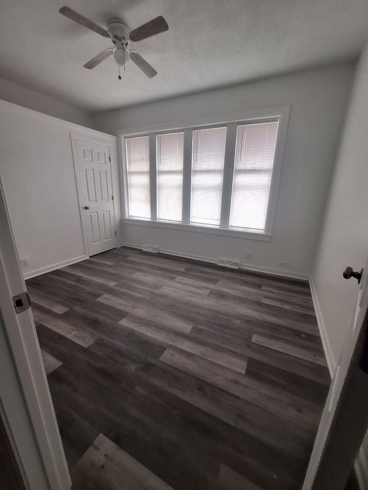 320 W 16th St - Photo 5 of 10