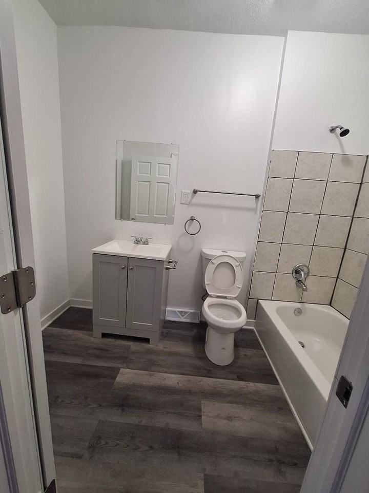 320 W 16th St - Photo 6 of 10