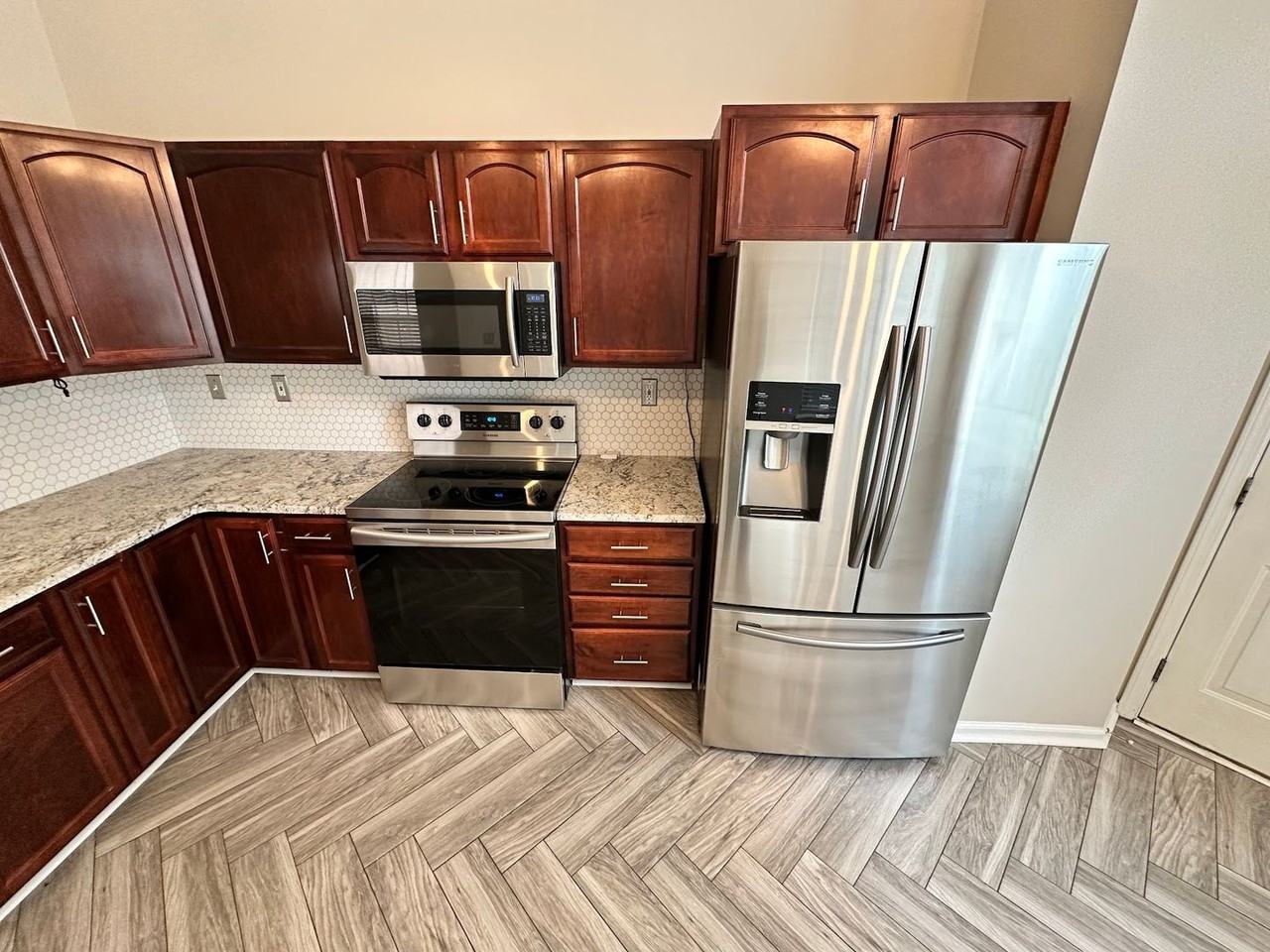 917 Gerardi Rd - Photo 7 of 28