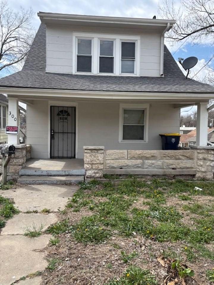 300 Bellaire Ave - Photo 2 of 9