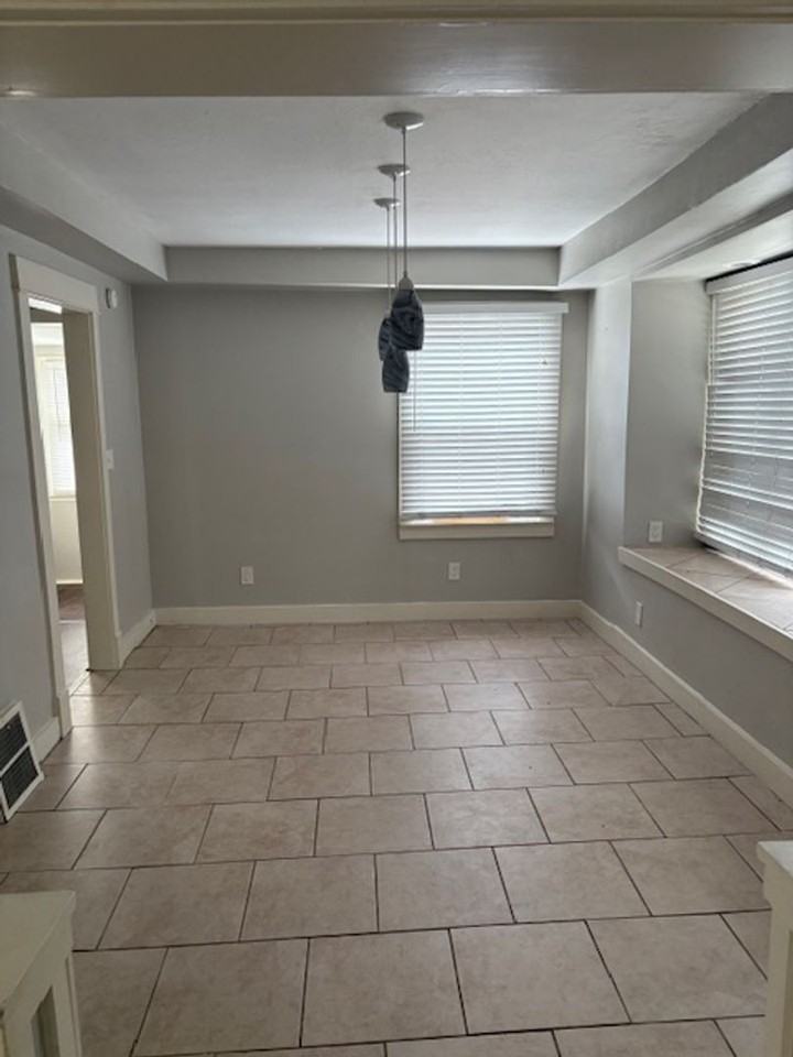 300 Bellaire Ave - Photo 4 of 9