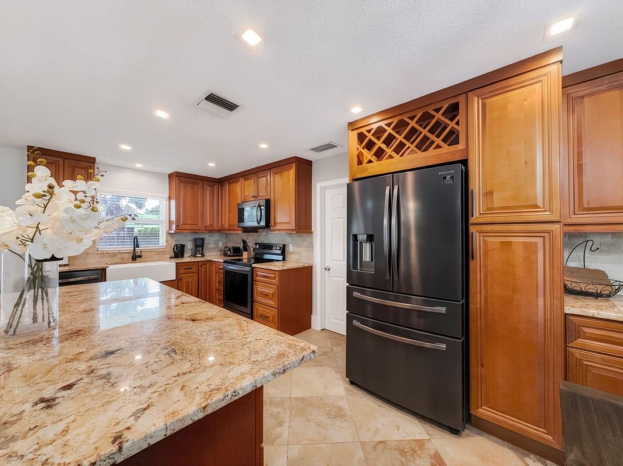 698 107th Ave N - Photo 2 of 39