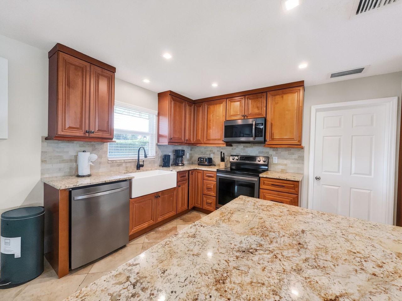 698 107th Ave N - Photo 3 of 39